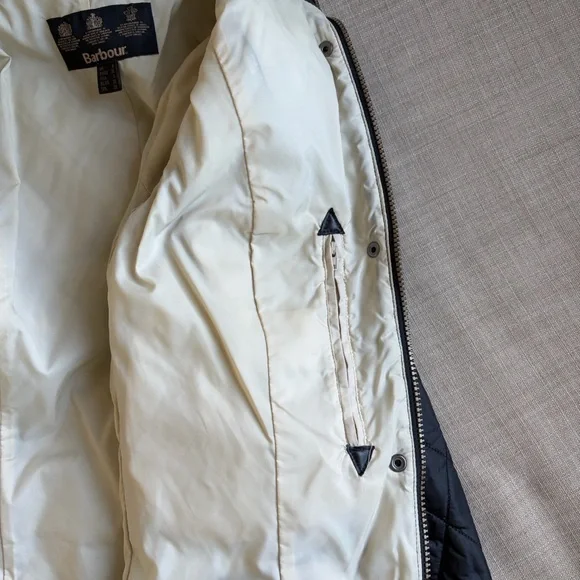 Barbour Women's Flyweight Cavalry Quilted Jacket - Picture 11 of 14